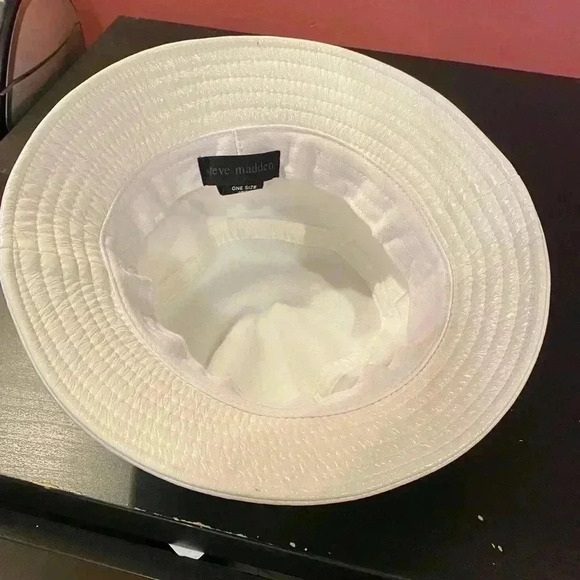 Steve Madden White Bucket Hat - Picture 4 of 7